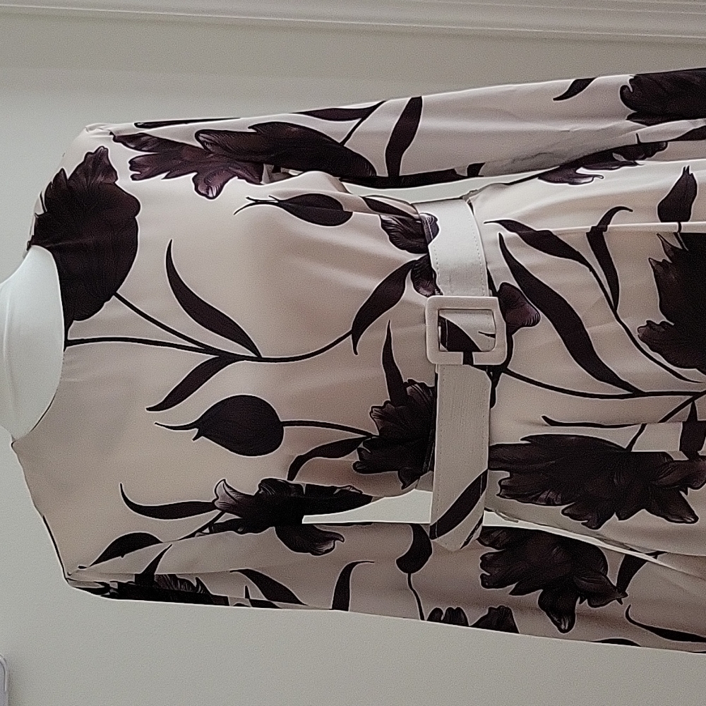 Network brand tulip design dress. Size 38 EU. Off white and burgundy.